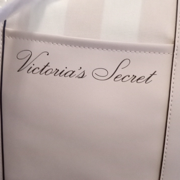 ( LAST ONE) Victoria Secret Large Travel Bag.. - Picture 2 of 15